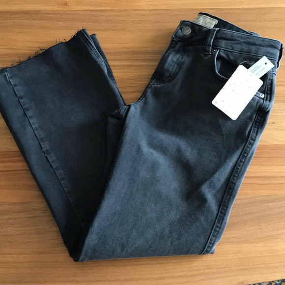 Free People Rita Raw-Edge Cropped Flared Jeans NWT - Picture 2 of 3